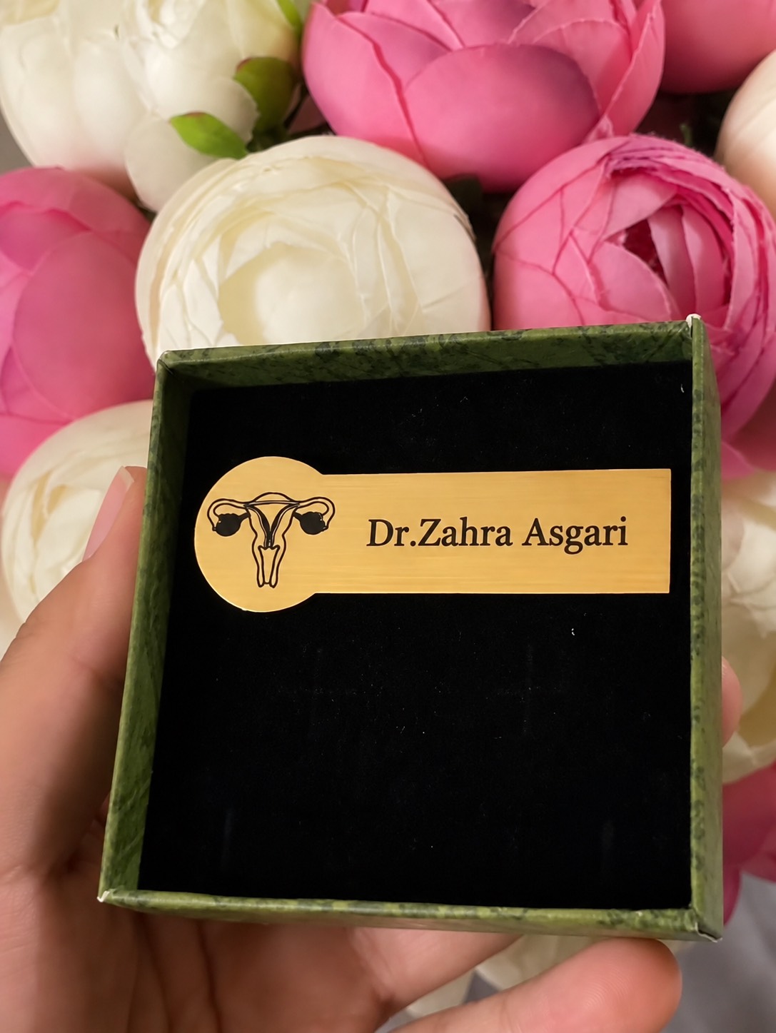 سنجاق سینه رحم حک اسم کد 12019